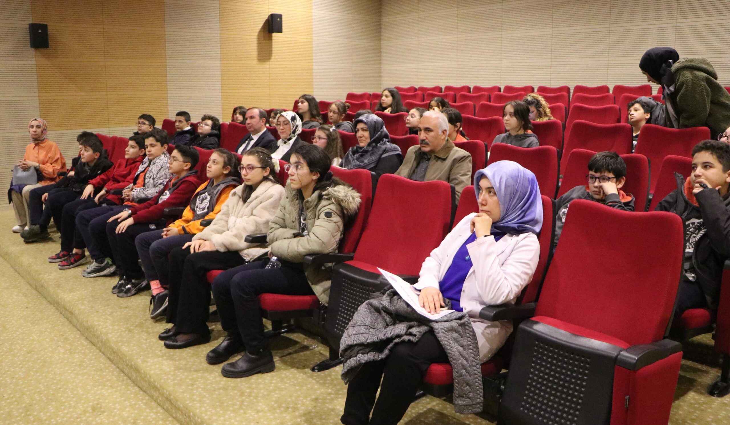 Çocuklar Sahneye Çıktı: 123 Genç Bilim İnsanı Güncel Sorunlara Işık Tuttu!