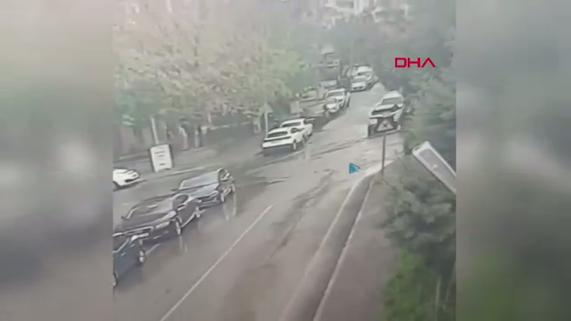Diyarbakır'da Korkunç Kaza: Motosiklet ve Otomobil Çarpıştı, O Anlar Kameraya Yansıdı!