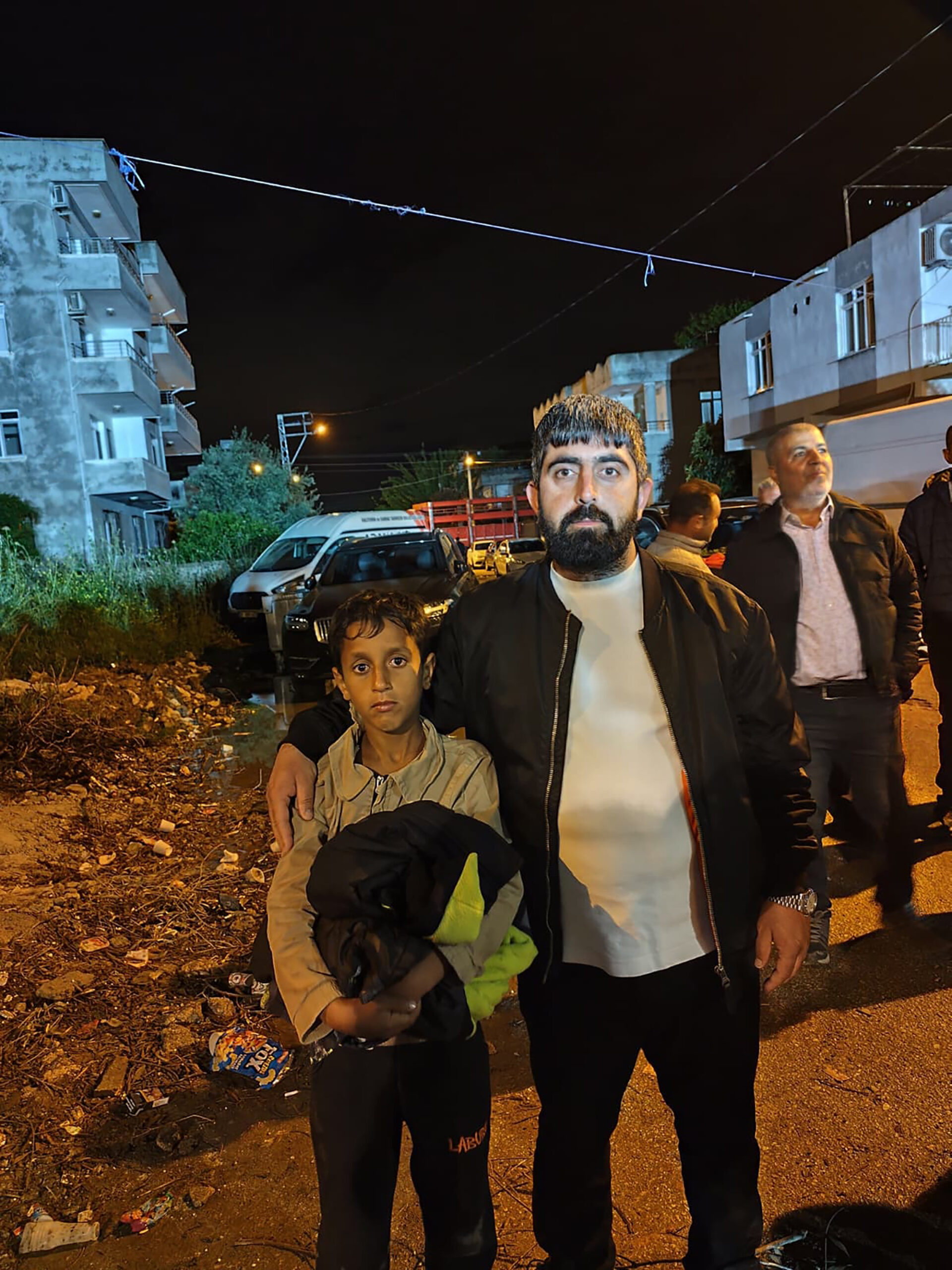 Ezilmekten Kurtarılan Hamza'dan Kahramanına Duygusal Karşılama!