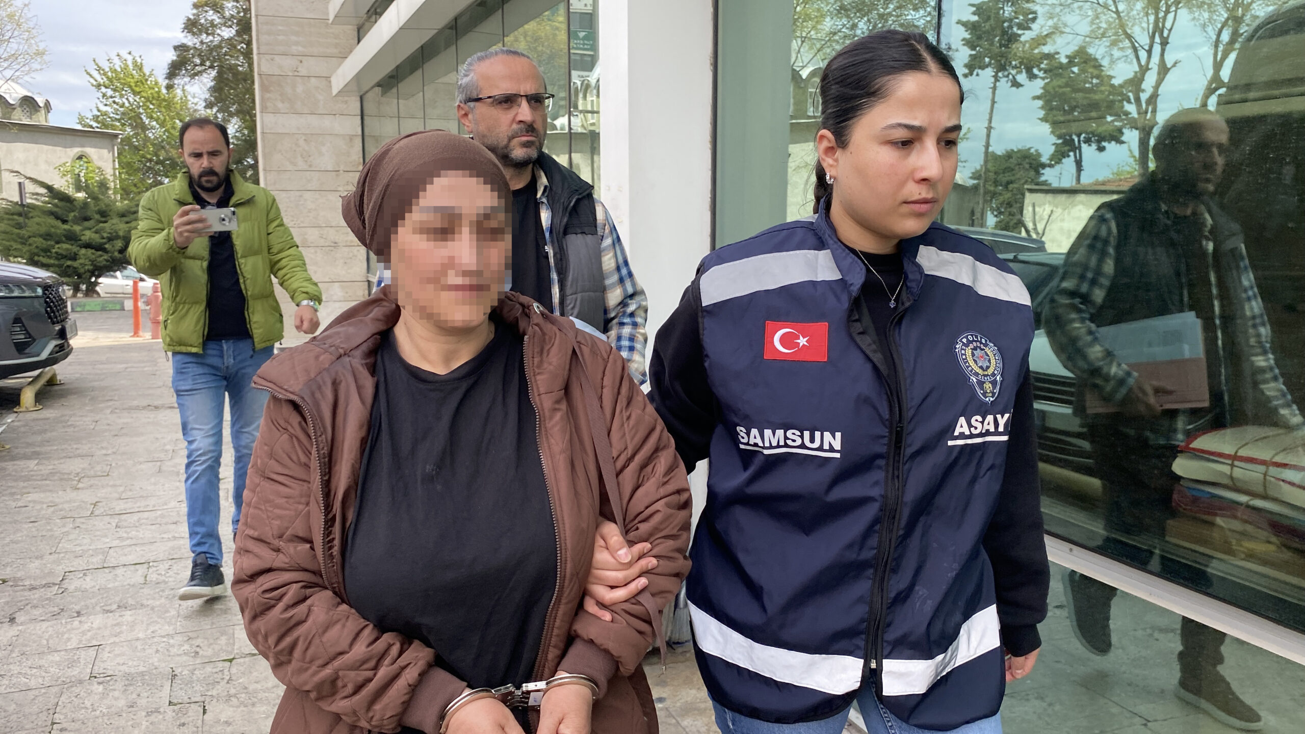 Samsun'da Akılalmaz Hırsızlık: Teyze, Yeğeninin 750 Bin Liralık Zinet Eşyasını Çalıp Otomobil Aldı