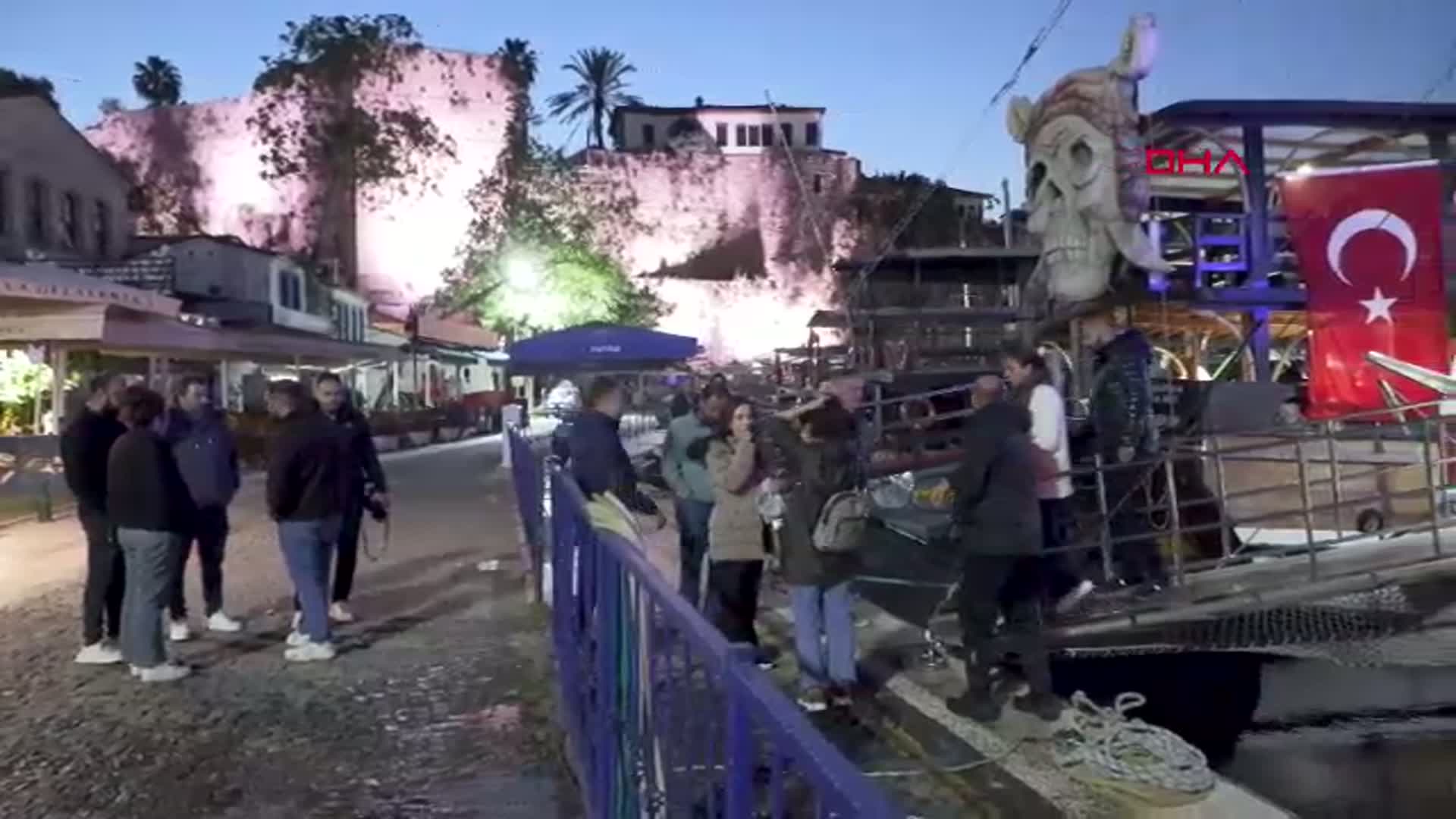 Antalya'da Hıdırellez Coşkusu: Dilekler Akdeniz'in Maviliğinde Uçuştu