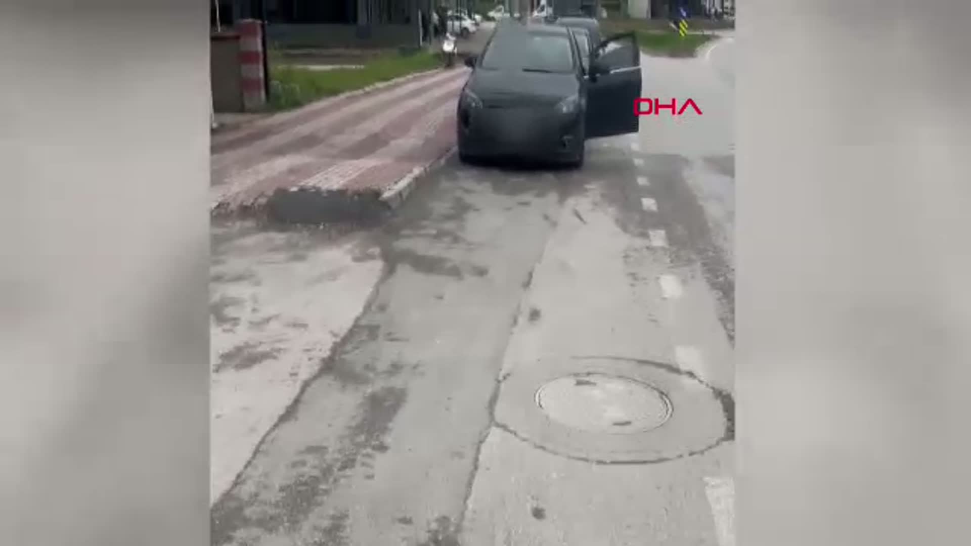 Zabıtayı Görünce İzmaritleri Toplayan Sürücüye Ceza Yağdı
