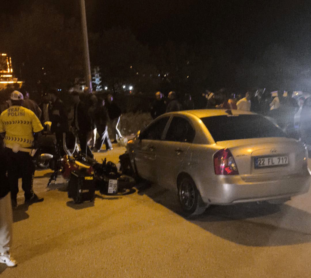 Keşan'da Feci Kaza: Otomobil Motosikletle Çarpıştı, 2 Kişi Ağır Yaralandı