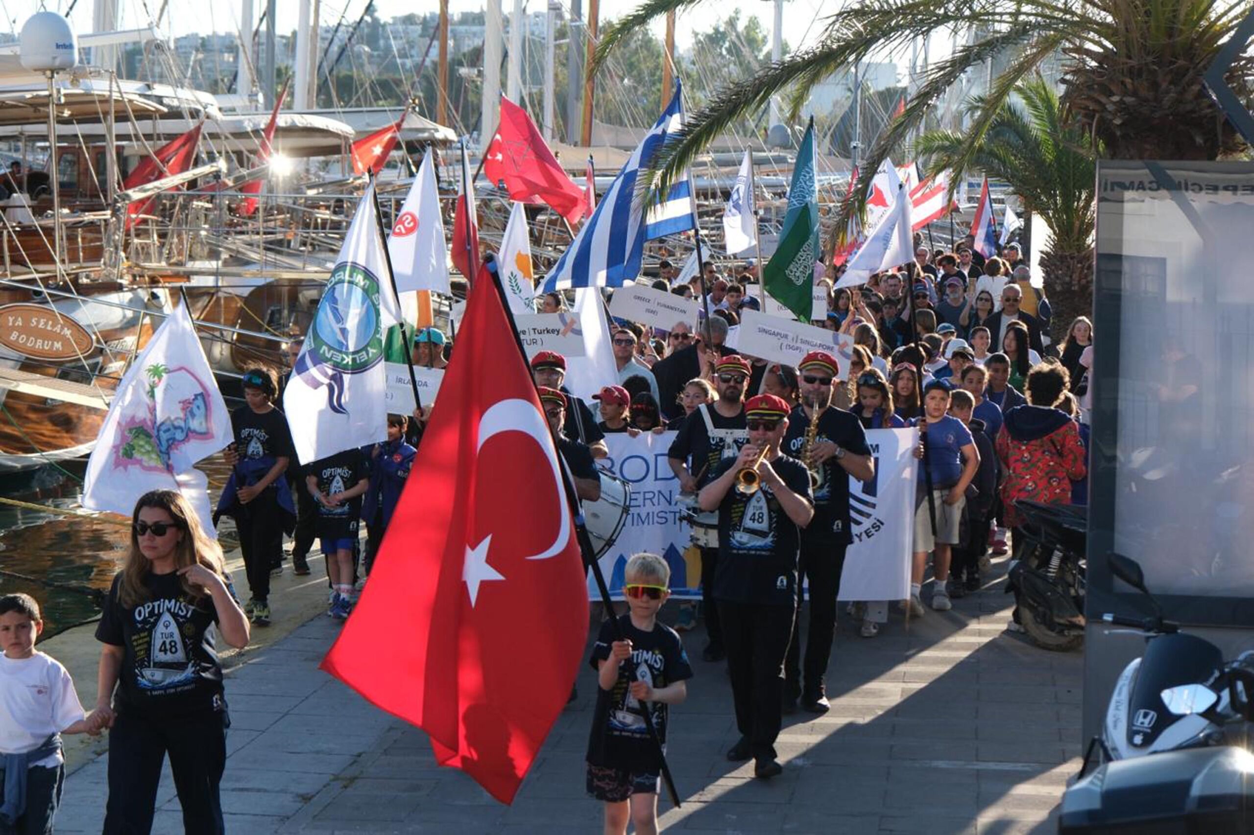 Bodrum Yelken Açtı: 14. Uluslararası Optimist Yarışları Muhteşem Kortejle Başladı
