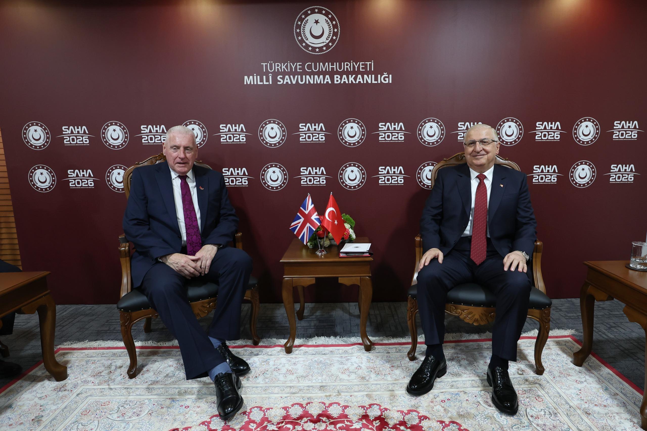 Bakan Güler ve Birleşik Krallık Bakanı Coaker SAHA 2026 Fuarı'nda Buluştu: Savunma İşbirliği Vurgusu
