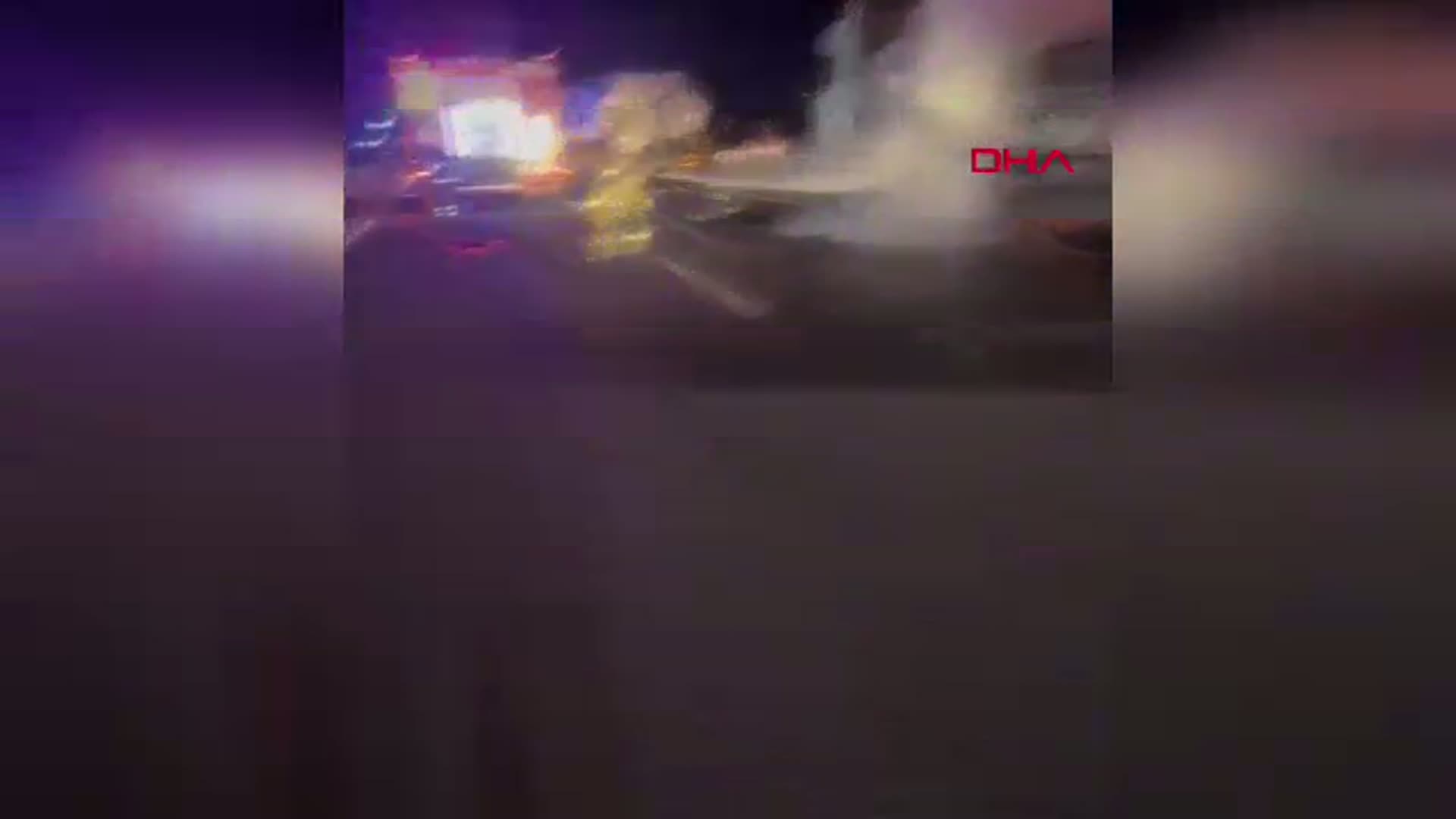 Mardin'de Trafiği Durduran Yangınlar: İki TIR Alevlere Teslim Oldu!