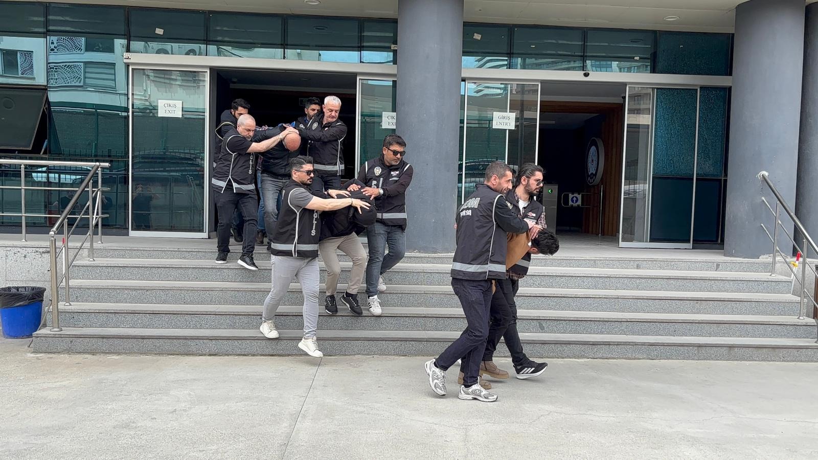 Bursa'da Çiftçileri Kaptırdılar: Kıraathane Görünümlü Kumarhanelerde Kadınlı Dolandırıcılık Operasyonunda 14 Gözaltı