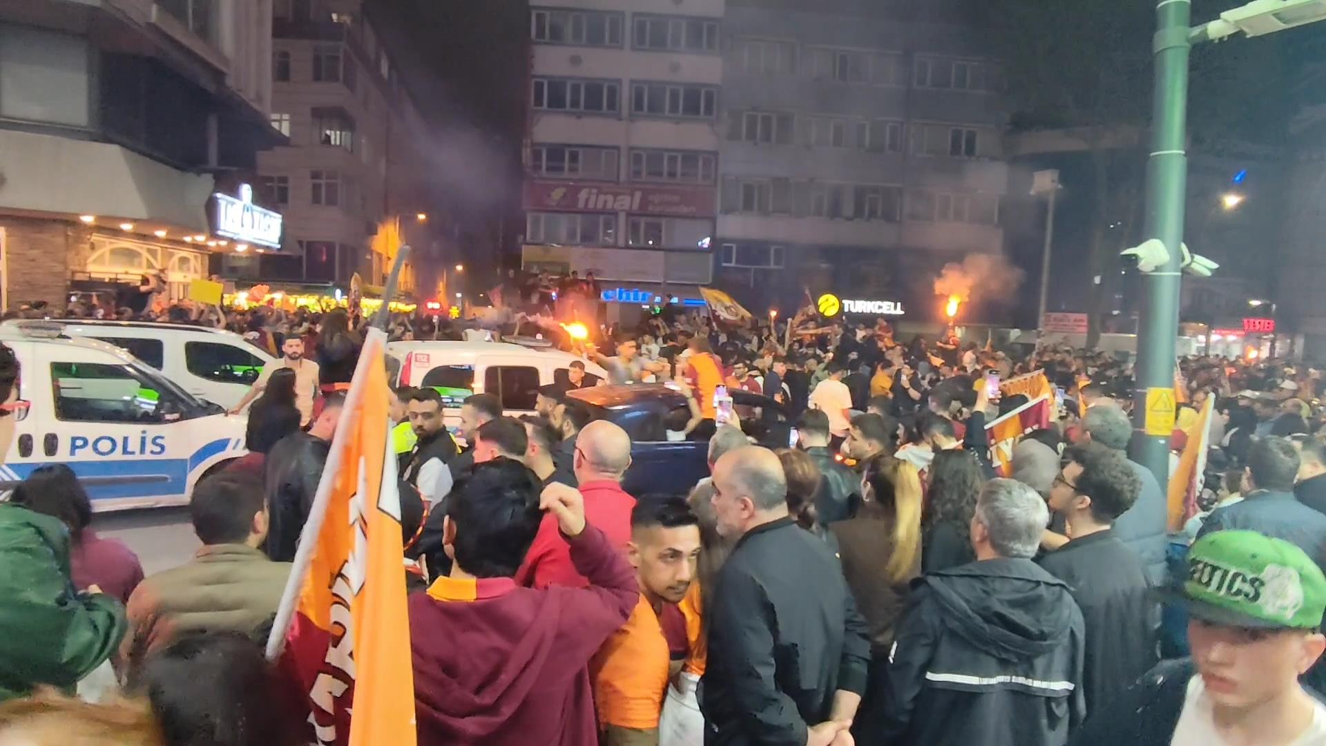 Galatasaray'dan Şampiyonluk! Küçükçekmece'de Coşku Seli