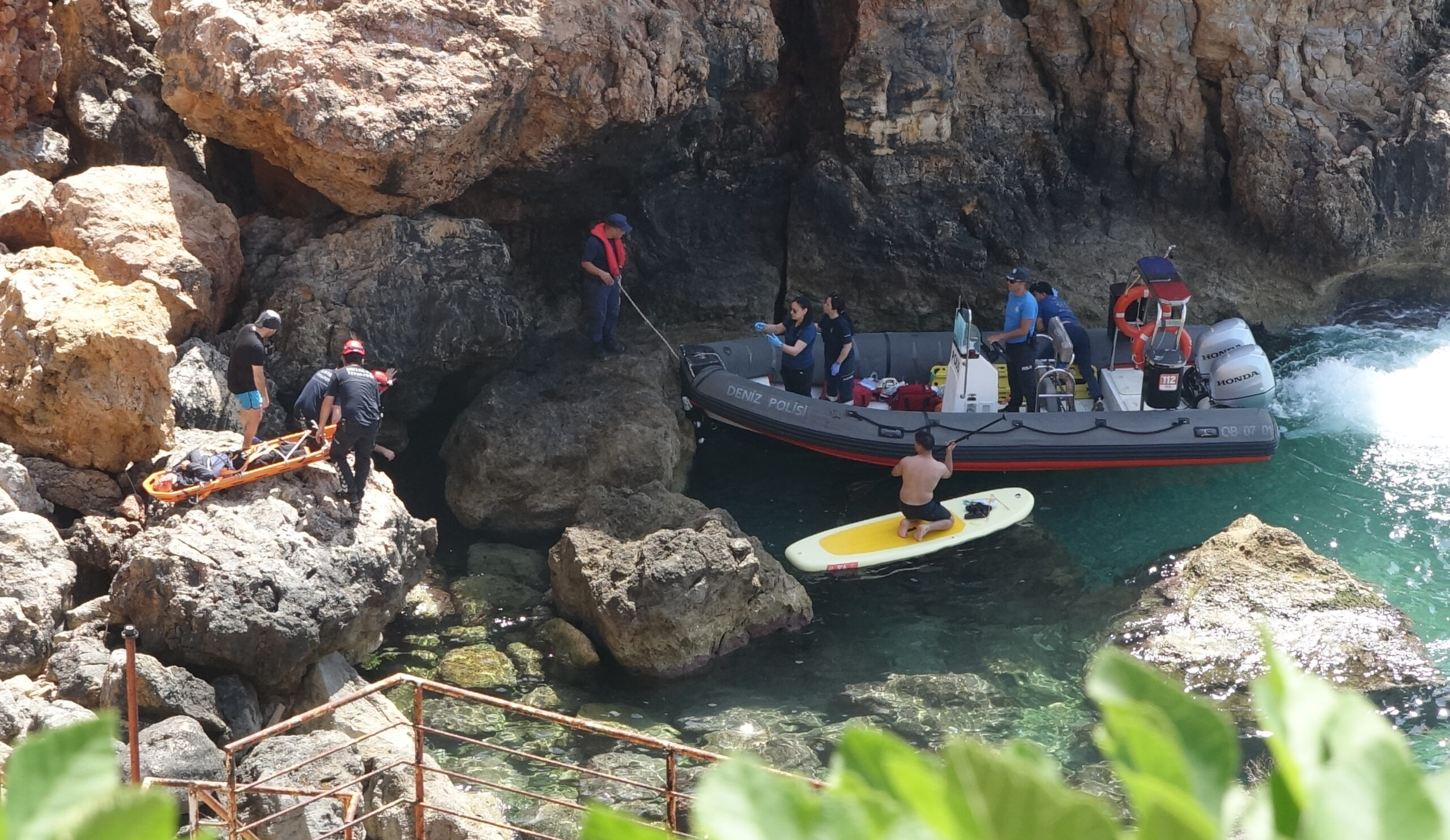 Antalya'da Balık Tutma Macerası Dramla Bitti: Falezlerden Düşen Adam Kurtarıldı