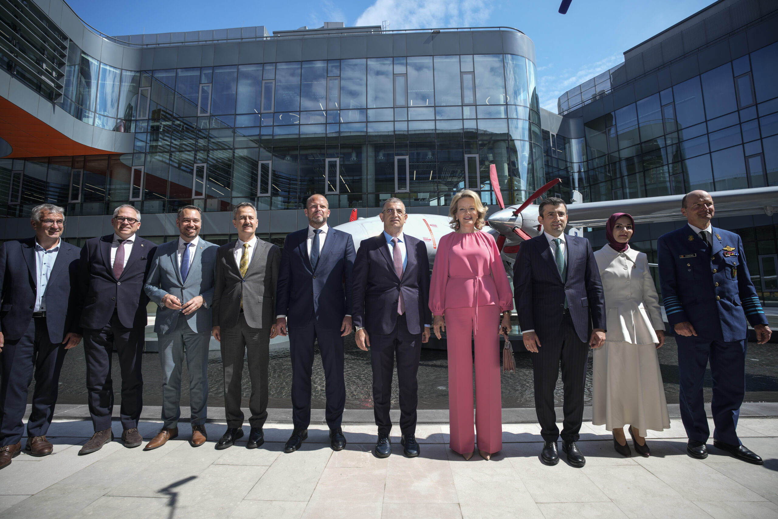 Belçika Kraliçesi Mathilde'den Baykar'a Ziyaret: Milli SİHA'lar Mercek Altında