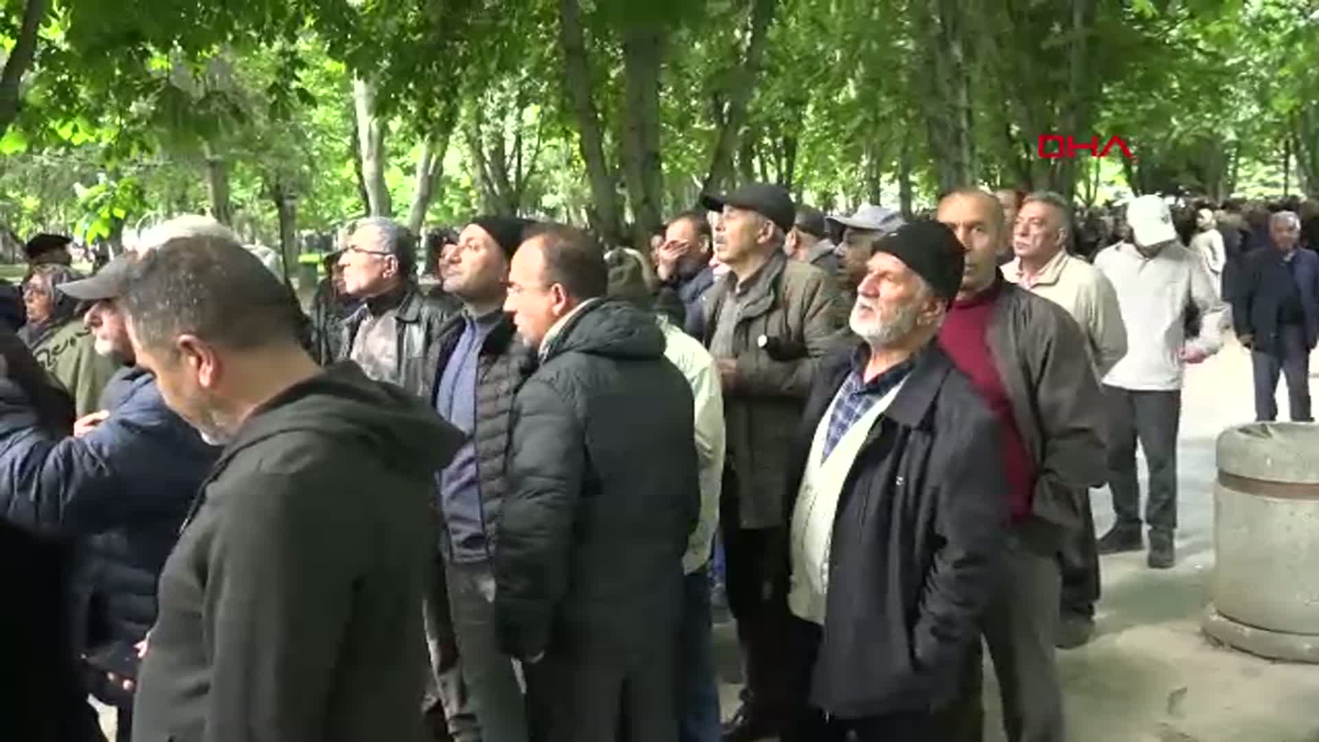 Kayseri'de Domates Fidesi İçin Rekor Kuyruk: 300 Bin Fide Dağıtıldı