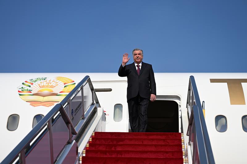 Tacikistan Cumhurbaşkanı Rahman, Çin'de Diplomatik Temaslara Başladı