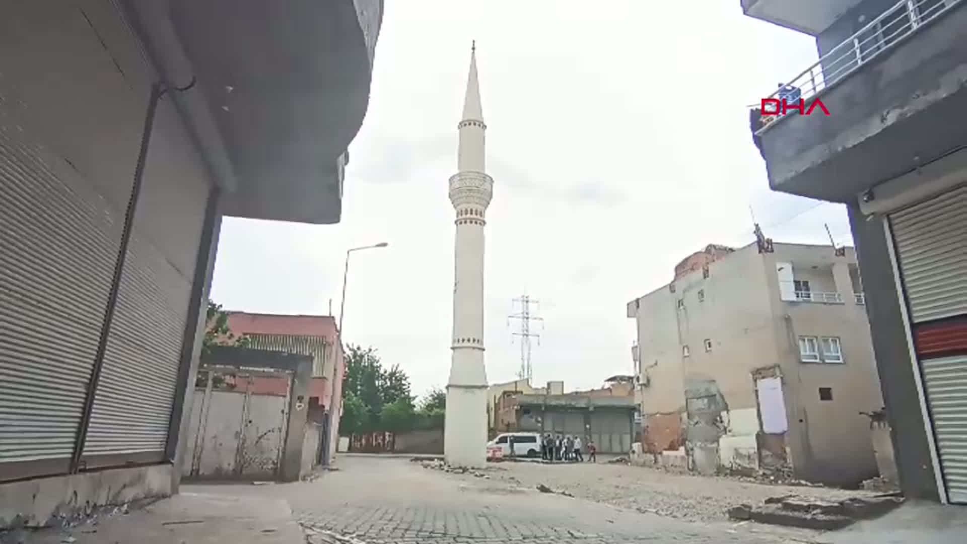 Batman'da 50 Yıllık Ahmediye Camisi Yıkıldı: Geride Sadece Minare Kaldı