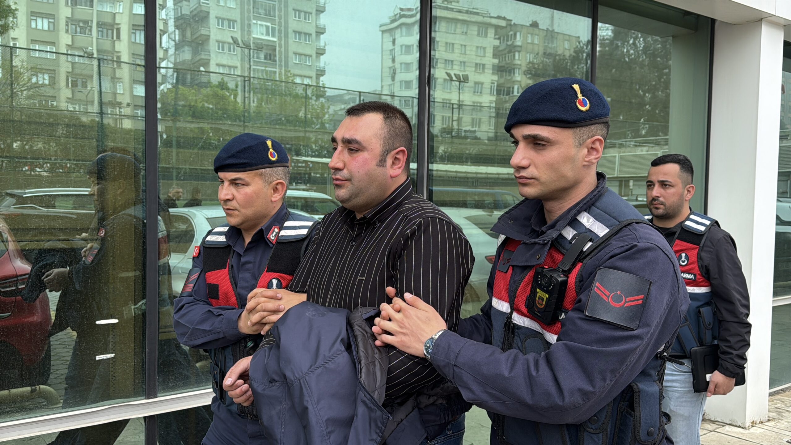 Tartıştığı Babasını 8 El Ateşle Öldürdü: Şüpheli Adliyeye Sevk Edildi