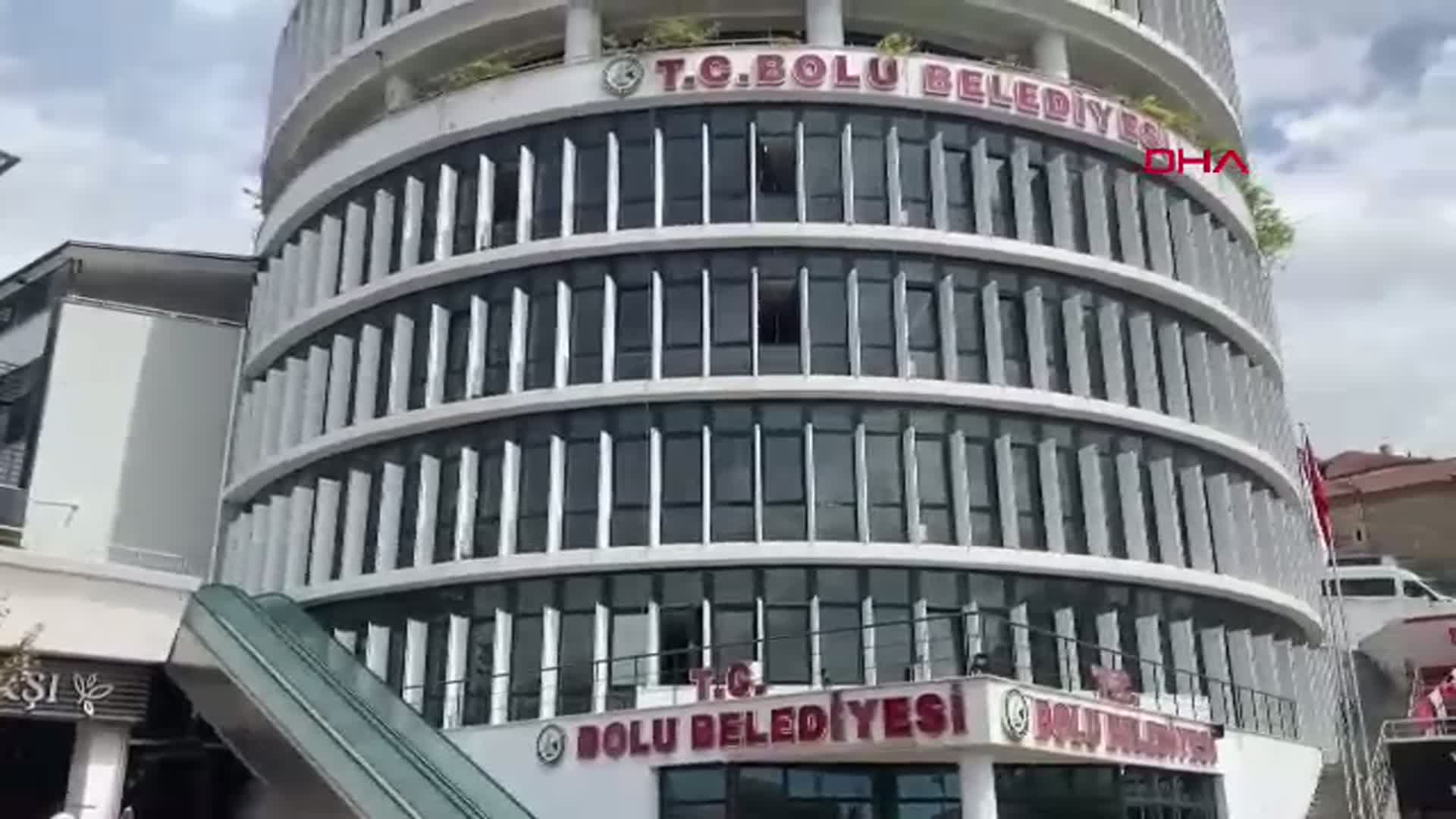 Bolu Belediyesi'nde Şok Operasyon: Jandarma Ekipleri Sabahın Erken Saatlerinde Harekete Geçti