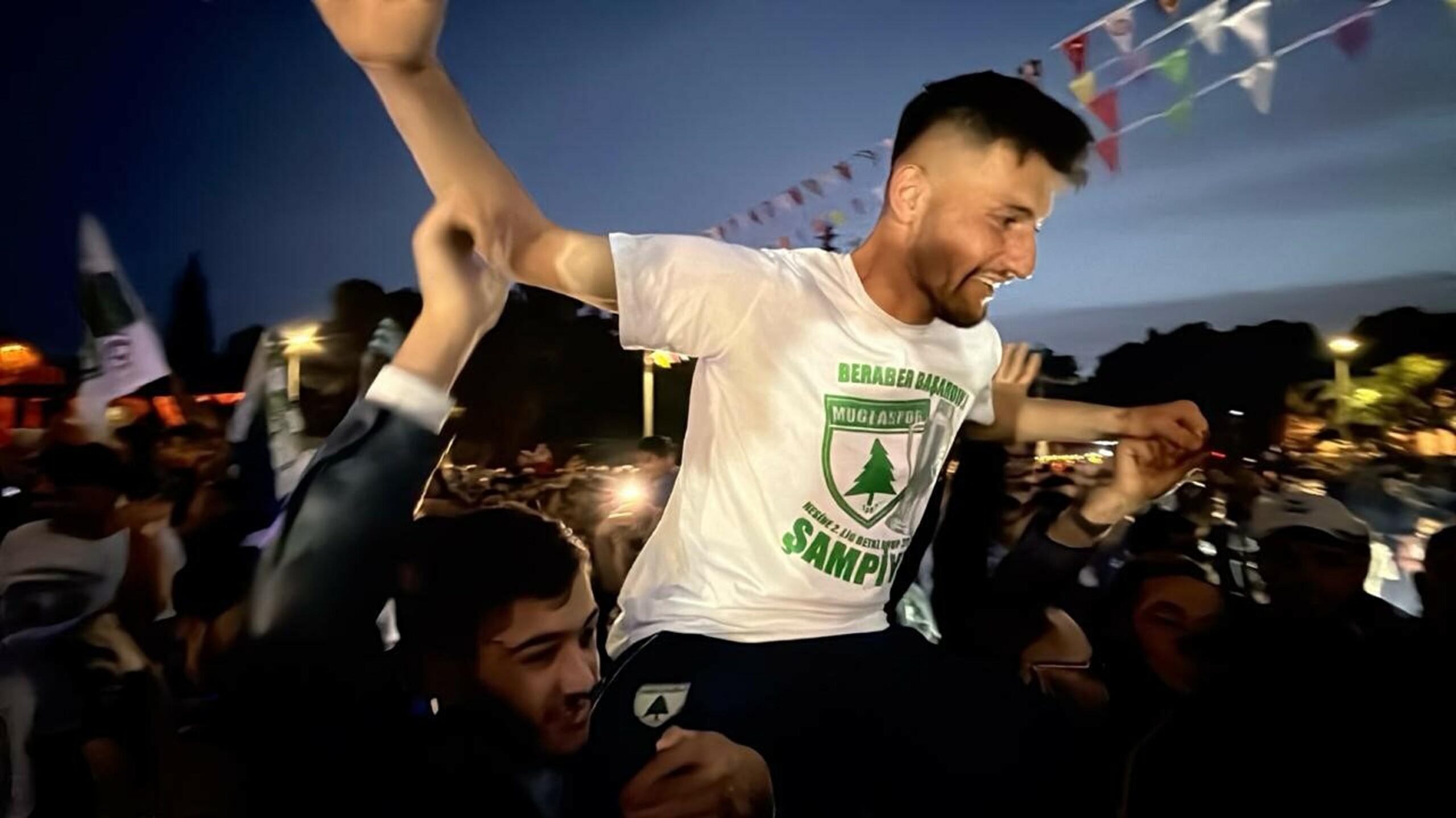 Muğlaspor'dan Tarihi Başarı: Şampiyon Takım Coşkulu Karşılandı!