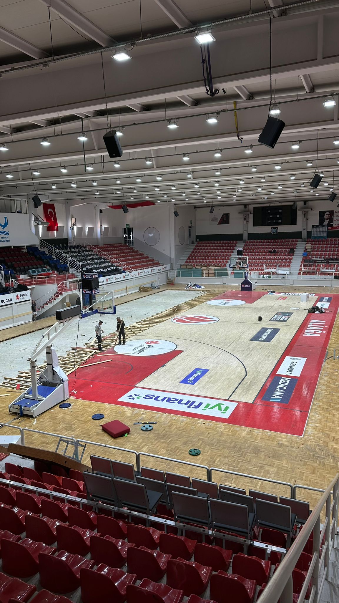 Petkimspor Sahnesini Yeniliyor: Aliağa Belediyesi Enka Spor Salonu Kapsamlı Bakımda