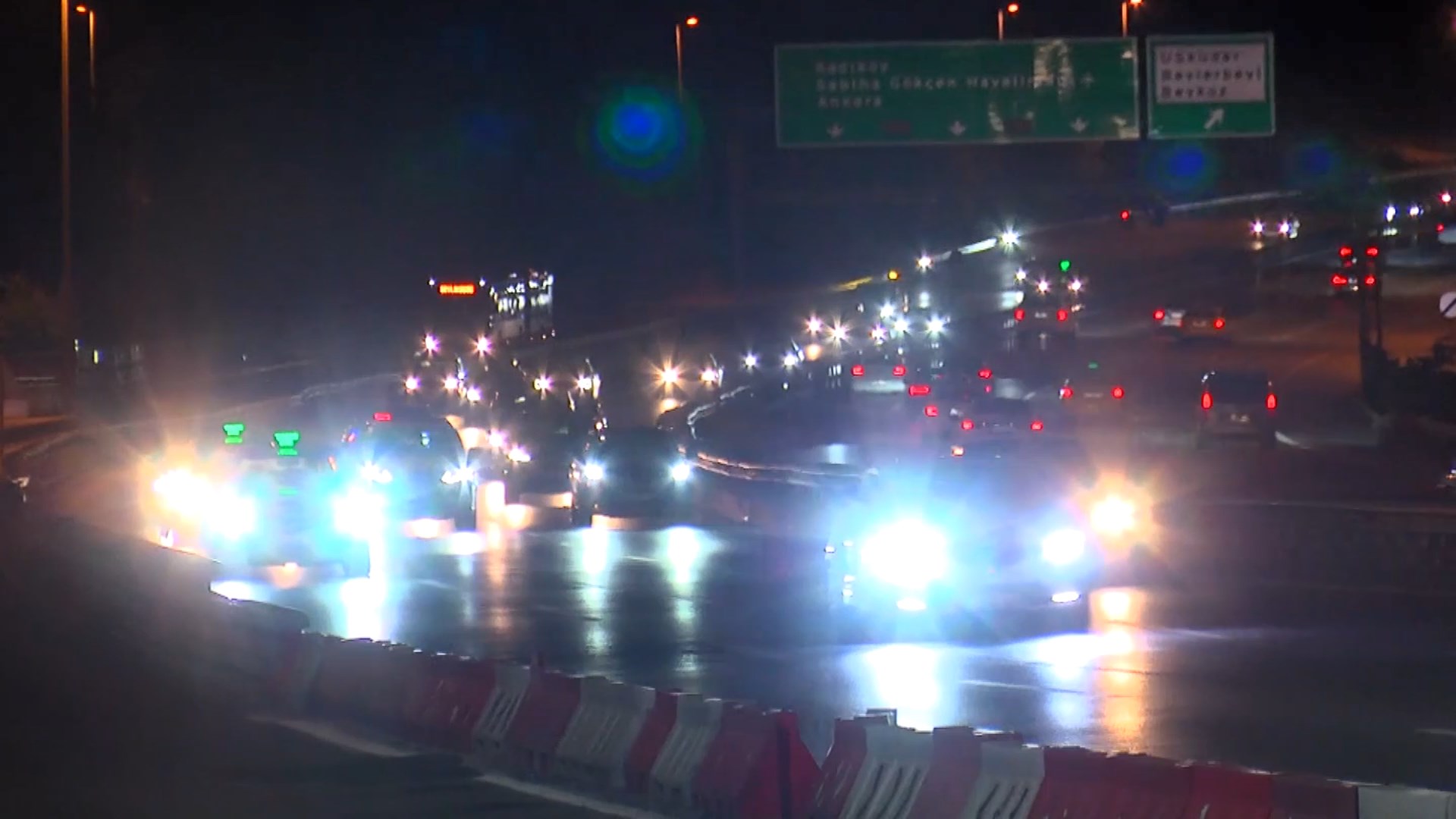 İstanbulda dönüş trafiği köprülerde etkisini gösterdi