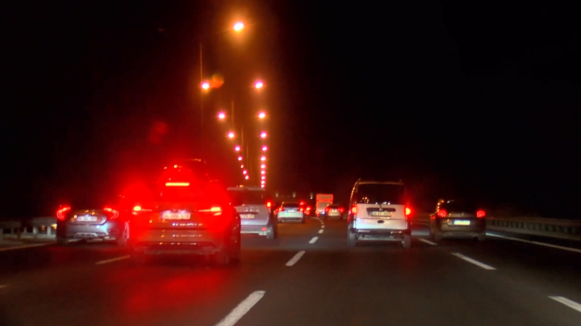 İstanbulda dönüş trafiği köprülerde etkisini gösterdi