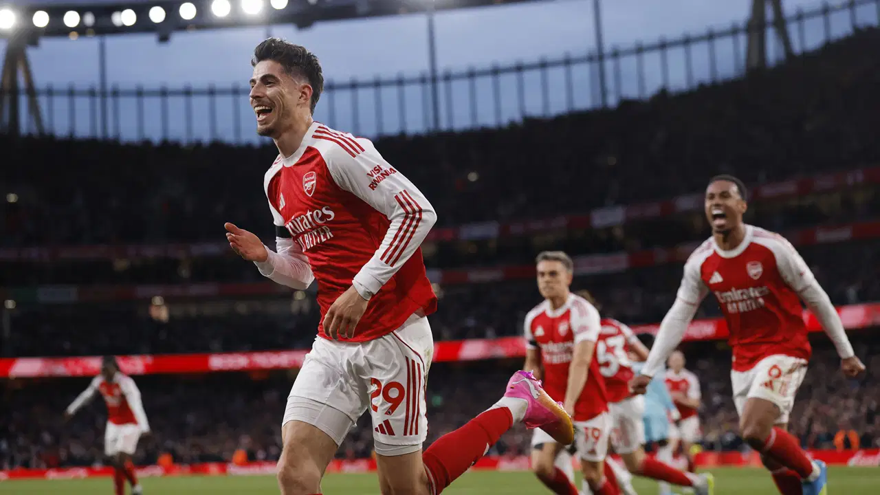 Premier Lig’de Tarihi Gece: Arsenal 22 Yıllık Hasreti Bitirdi