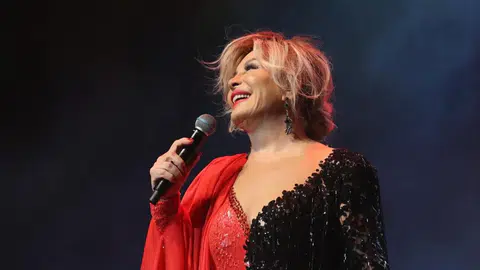Emel Sayın’dan Hayranlarını Üzen Karar: Konserlerini Erteledi