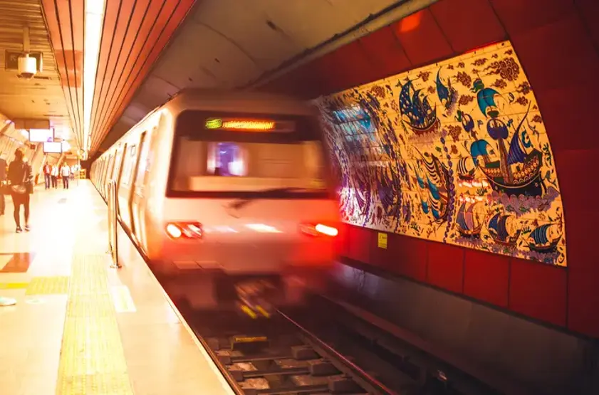 M11 Yolcuları Otobüs ve Alternatif Hatlara Yönlendirildi